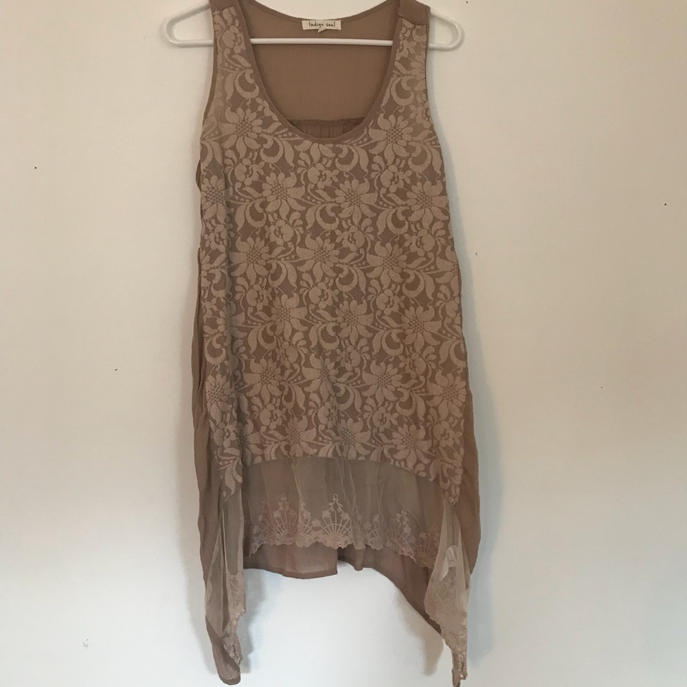 Sharkbite lace hem tunic